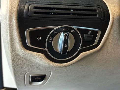 Used 2022 Mercedes-Benz GLC 300 4MATIC image 20
