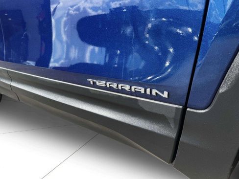 Used 2023 GMC Terrain SLE w/ Driver Convenience Package image 10