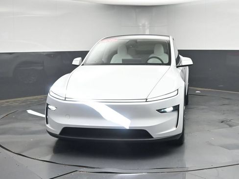 Used 2026 Tesla Model Y 2WD image 8