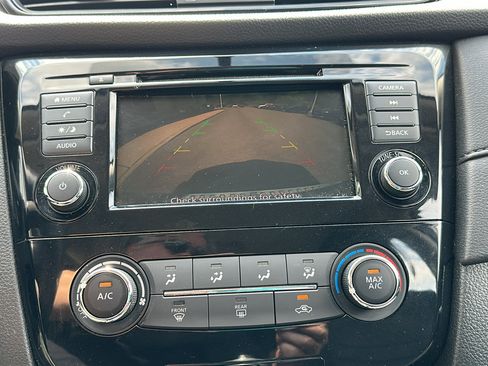 Used 2018 Nissan Rogue S AWD/4WD image 20