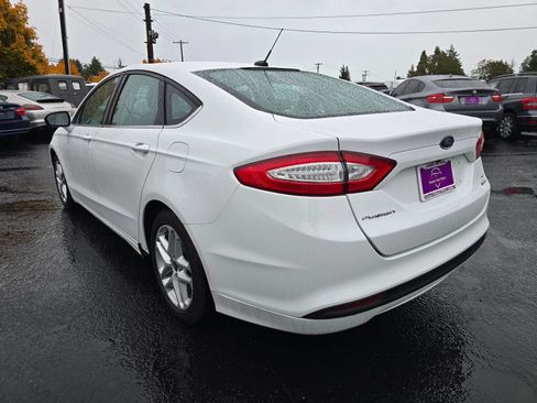 Used 2016 Ford Fusion SE FWD image 3