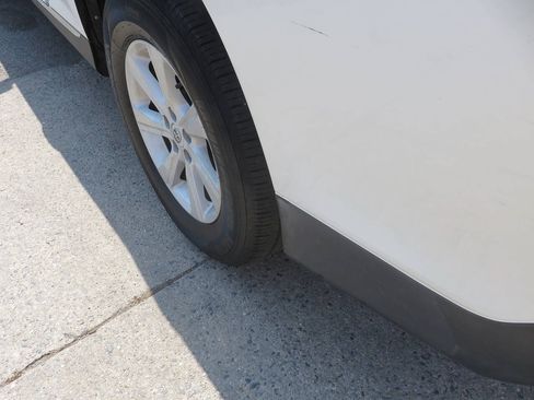 Used 2013 Toyota Highlander SE AWD/4WD image 34