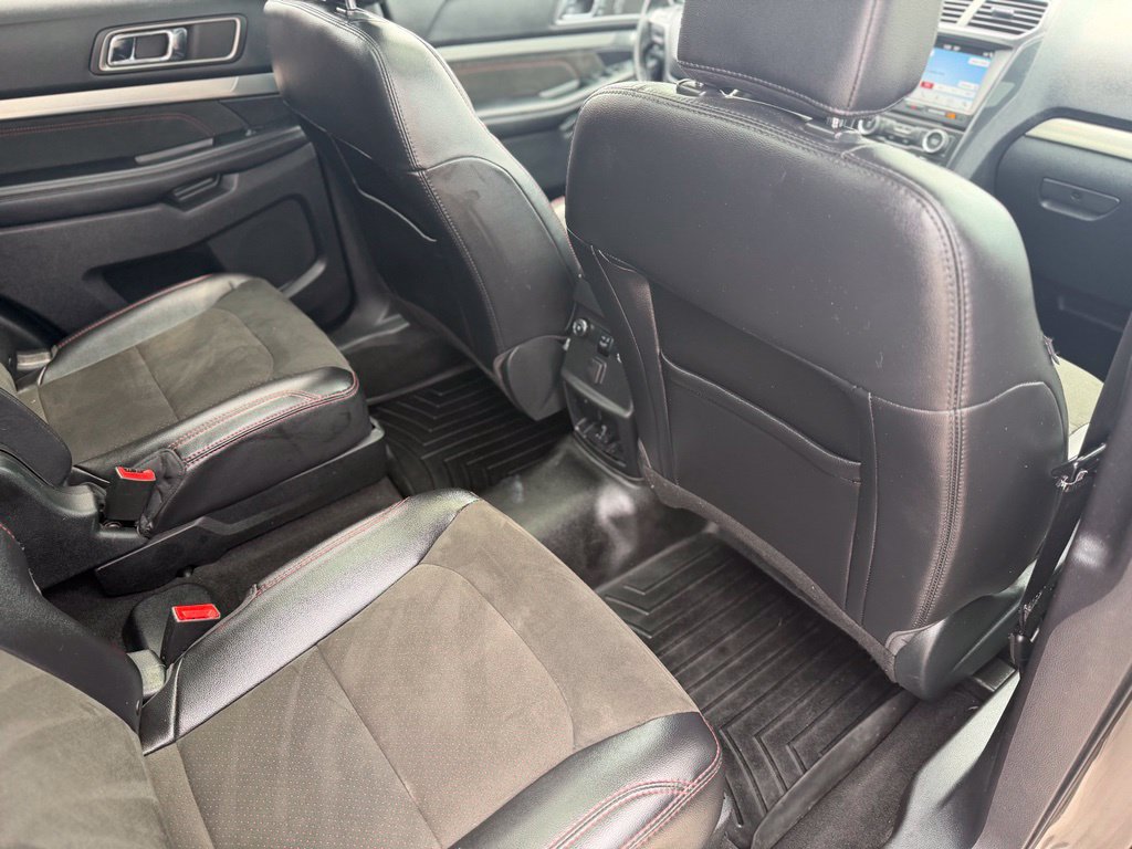 Used 2018 Ford Explorer XLT w/ Equipment Group 202A AWD/4WD image 12