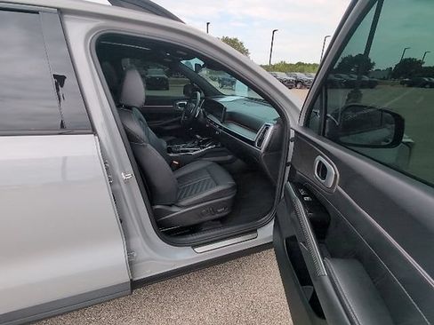 Used 2025 Kia Sorento SX Prestige AWD/4WD image 3