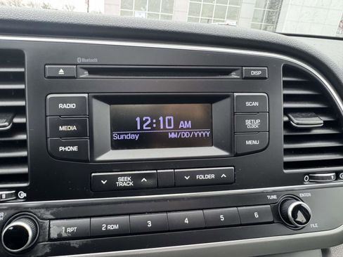 Used 2018 Hyundai Elantra SE image 22