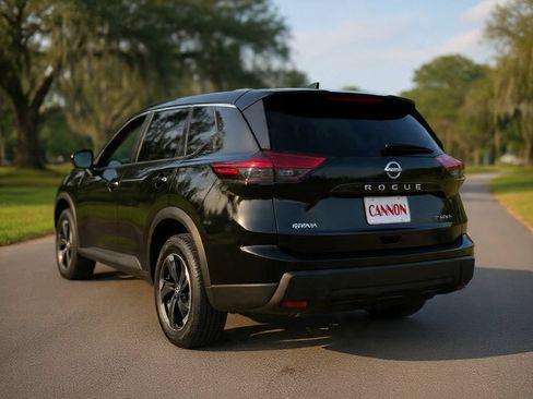 Used 2024 Nissan Rogue SV AWD/4WD image 5
