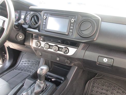 Used 2017 Toyota Tacoma SR5 image 21