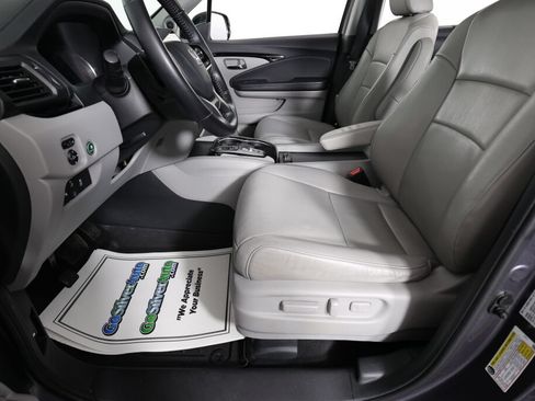 Used 2021 Honda Pilot Touring image 13