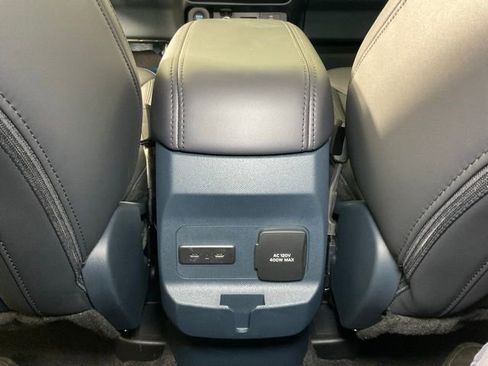 New 2025 Ford Maverick Lariat w/ Black Appearance Package image 17