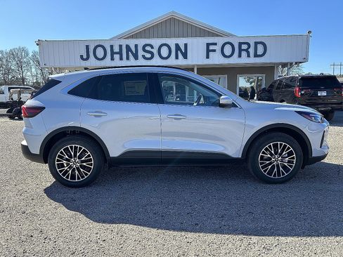 New 2026 Ford Escape SE w/ PHEV Premium Package FWD image 3