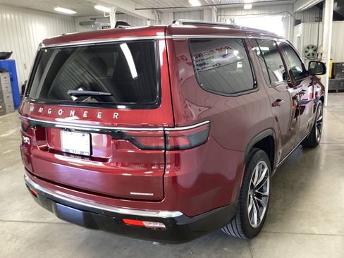 Used 2024 Jeep Wagoneer Series III w/ Premium Group I AWD/4WD image 7