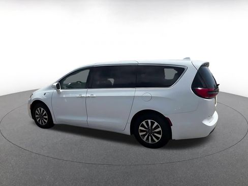 Used 2022 Chrysler Pacifica Touring-L FWD image 10