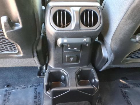 Used 2025 Jeep Wrangler Unlimited Rubicon AWD/4WD image 15