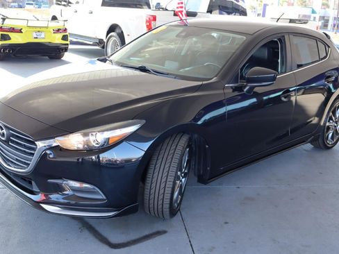 Used 2018 MAZDA MAZDA3 Touring w/ Appearance Package image 9