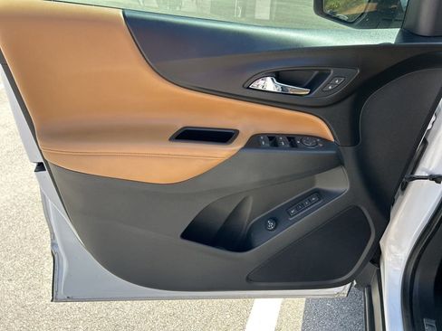 Used 2018 Chevrolet Equinox Premier image 18