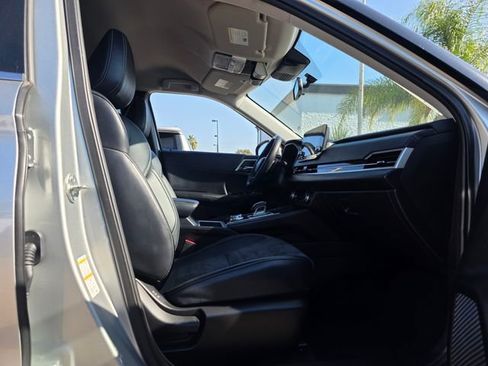 Used 2024 Mitsubishi Outlander SE image 8