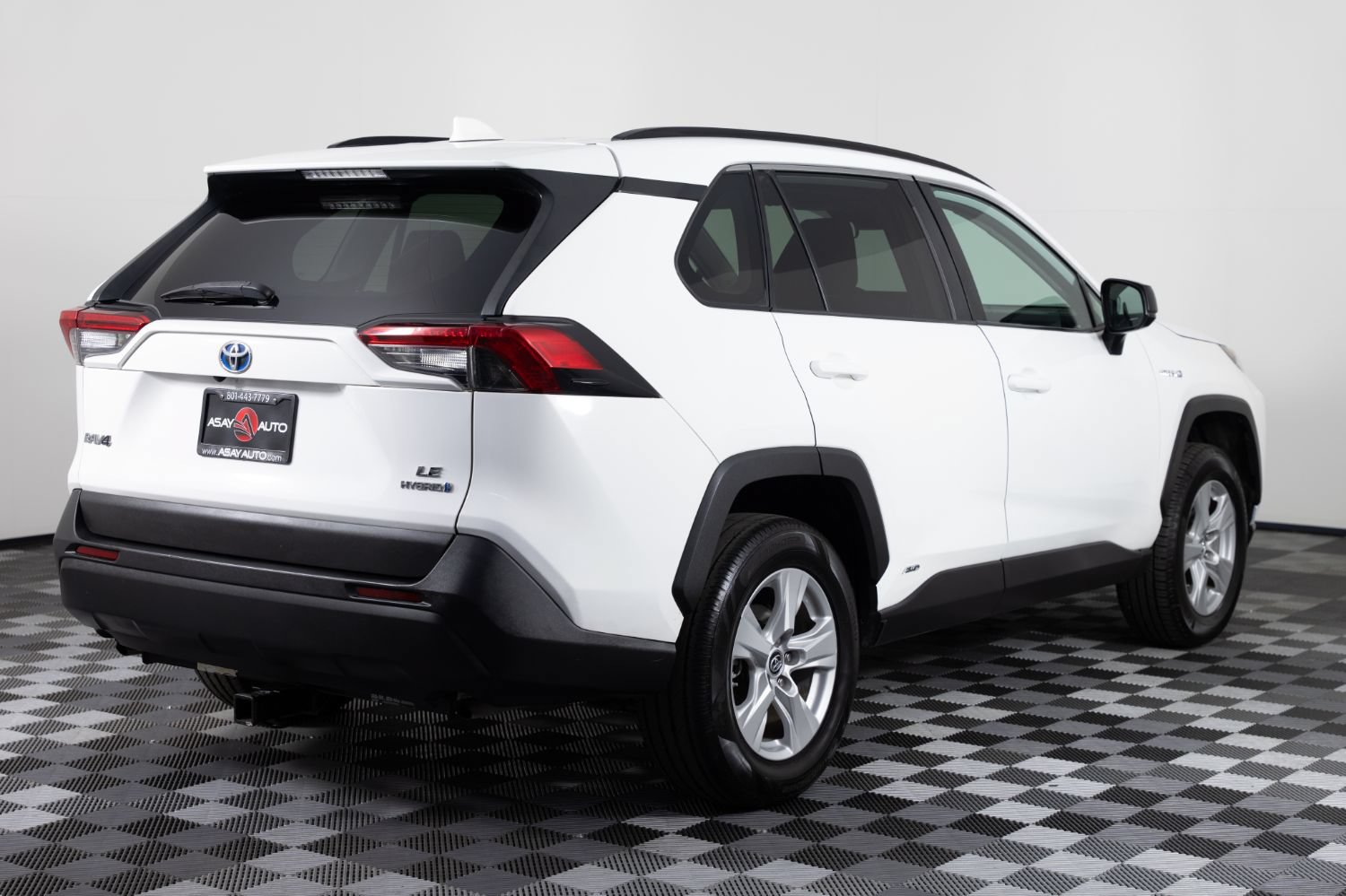 Used 2020 Toyota RAV4 LE w/ All Weather Liner Package AWD/4WD image 7