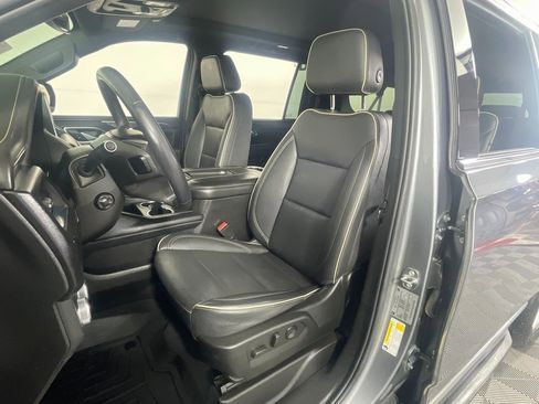 Used 2022 GMC Yukon XL SLT w/ SLT Premium Package image 22