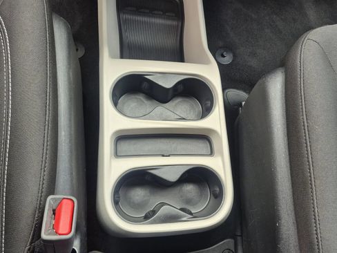 Used 2022 Chrysler Voyager LX image 24