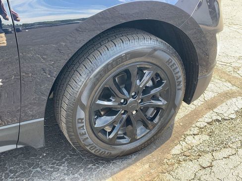 Used 2020 Chevrolet Equinox LT w/ Driver Convenience Package image 9