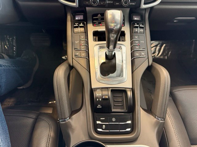 Used 2016 Porsche Cayenne AWD/4WD image 16
