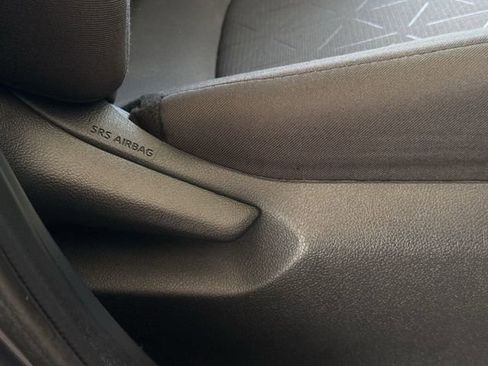 Used 2021 Toyota RAV4 XLE w/ Convenience Package FWD image 31