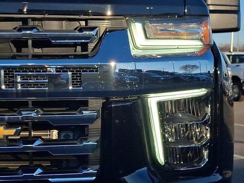 Used 2021 Chevrolet Silverado 2500 LTZ w/ LTZ Plus Package image 9