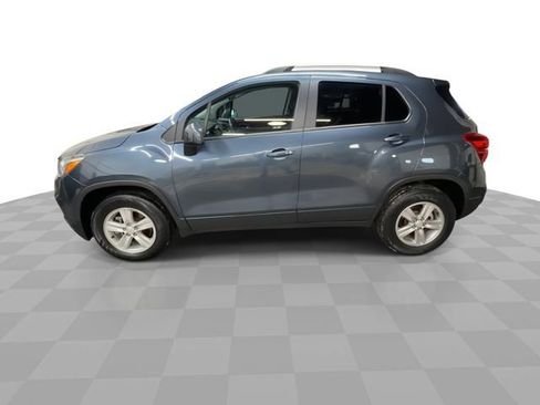 Used 2022 Chevrolet Trax LT w/ LT Convenience Package image 6