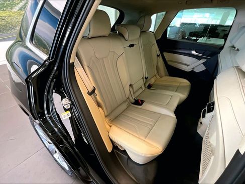 Used 2025 Audi Q5 2.0T Premium Plus w/ Premium Plus Package image 19