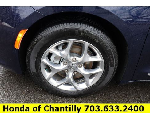 Used 2019 Chrysler Pacifica Limited w/ Advanced Safetytec Group image 27