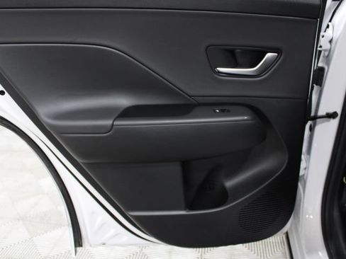 Used 2024 Hyundai Kona Limited FWD image 21