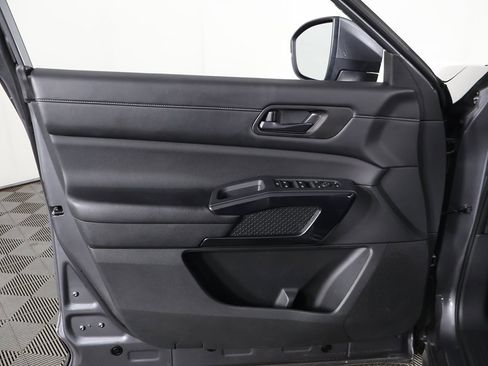 Used 2023 Nissan Pathfinder SV image 22