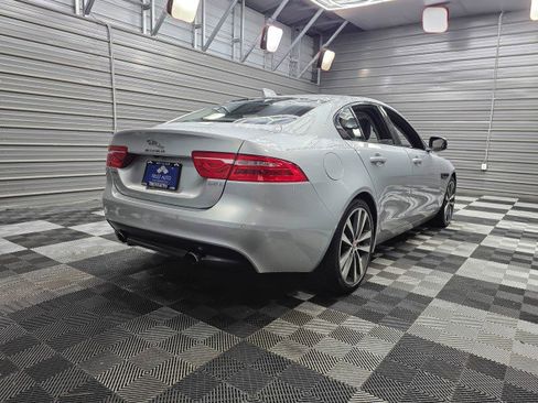 Used 2017 Jaguar XE Prestige RWD image 5
