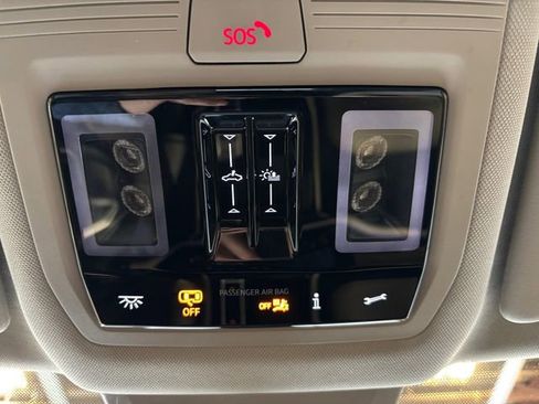 Used 2024 Volkswagen Atlas SEL Premium R-Line image 23