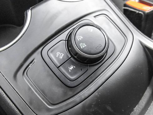 Used 2024 GMC Terrain SLE AWD/4WD image 31