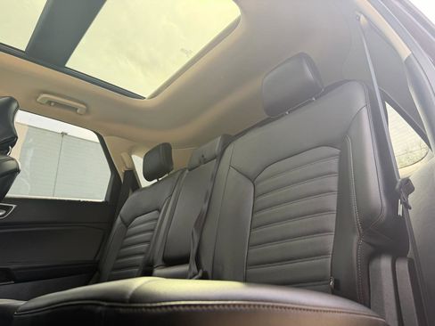 Used 2018 Ford Edge SEL w/ Equipment Group 201A AWD/4WD image 9