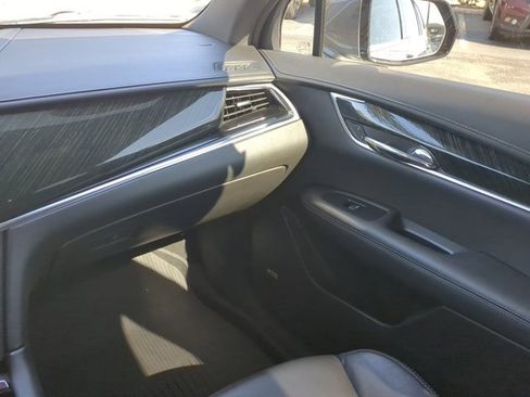 Used 2021 Cadillac XT6 Premium Luxury image 17