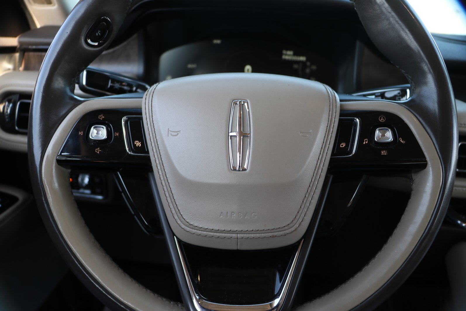 Used 2020 Lincoln Aviator Reserve w/ Equipment Group 202A AWD/4WD image 17
