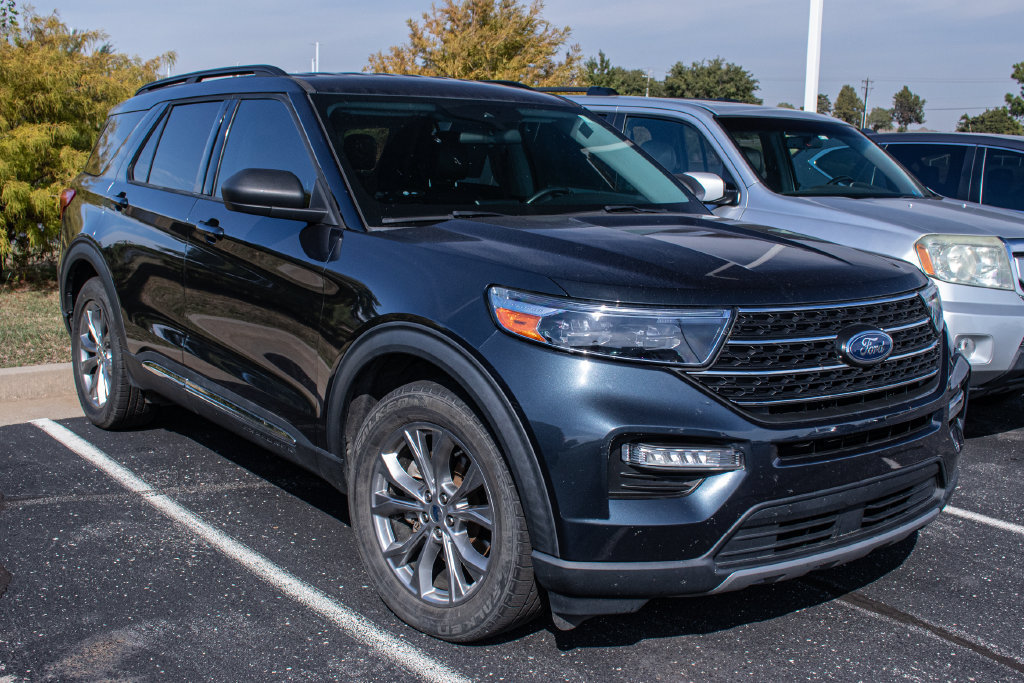 Used 2022 Ford Explorer XLT w/ Equipment Group 202A RWD image 3