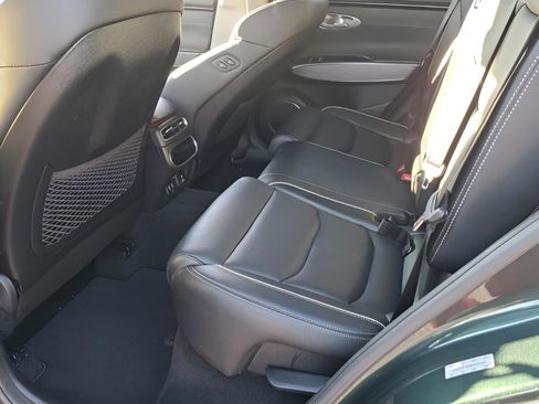 Used 2022 Genesis GV70 2.5T w/ Advanced Package image 10