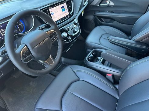 New 2027 Chrysler Pacifica Select FWD image 10