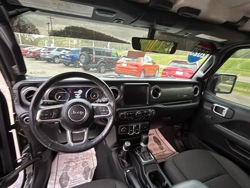 Used 2023 Jeep Wrangler Unlimited Sahara w/ Cold Weather Group AWD/4WD image 24