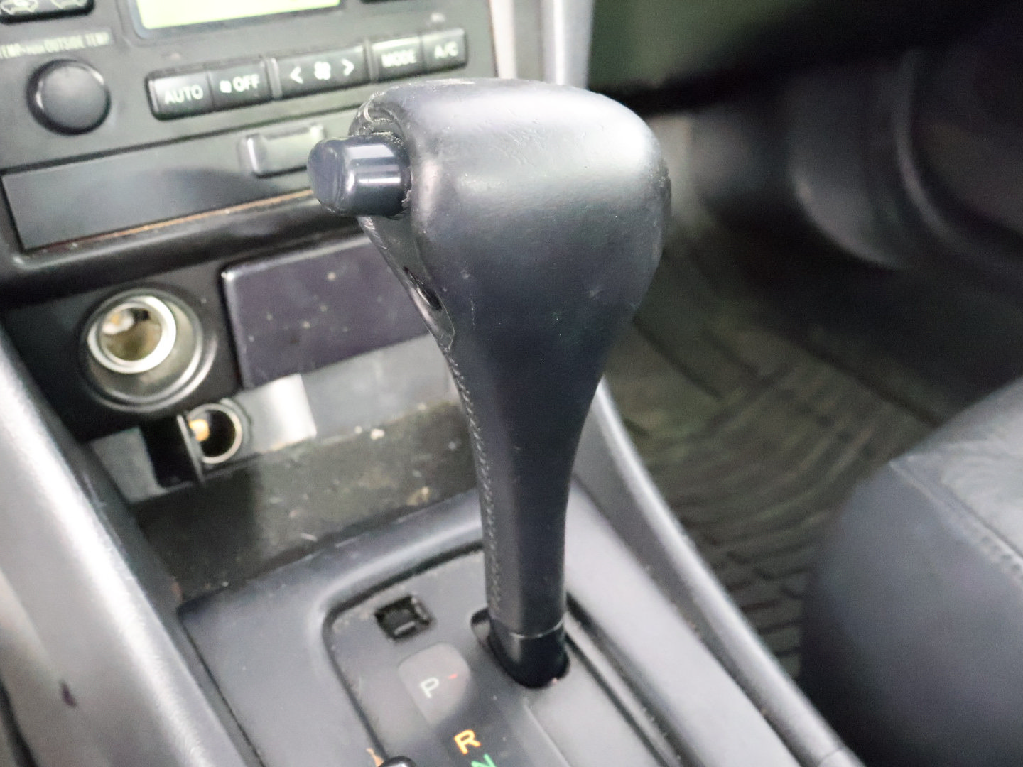 Used 1999 Toyota Solara SLE w/ Sport Pkg FWD image 32