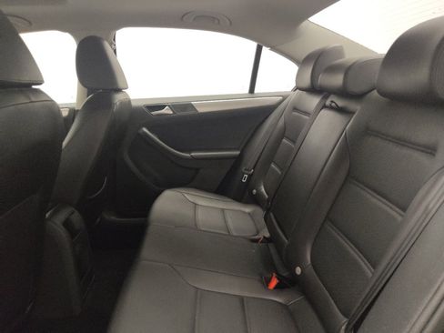 Used 2017 Volkswagen Jetta SE FWD image 18