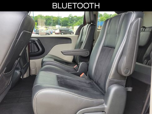 Used 2018 Dodge Grand Caravan SXT FWD image 11