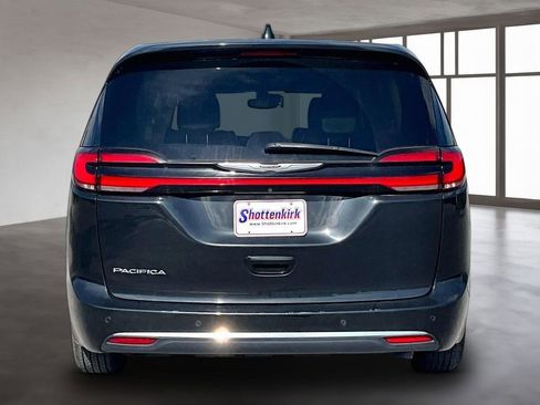 Used 2023 Chrysler Pacifica Touring-L FWD image 5