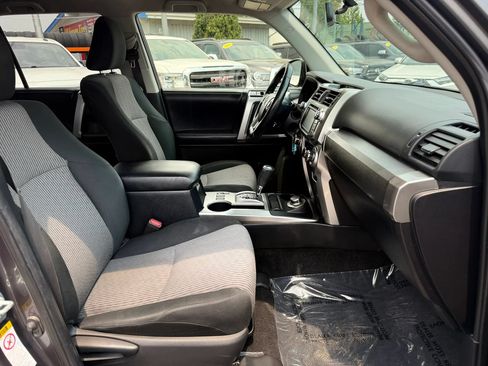 Used 2018 Toyota 4Runner SR5 AWD/4WD image 22