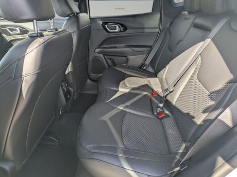 New 2026 Jeep Compass Latitude image 8