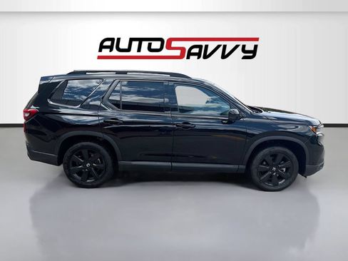 Used 2025 Honda Pilot Black Edition image 8