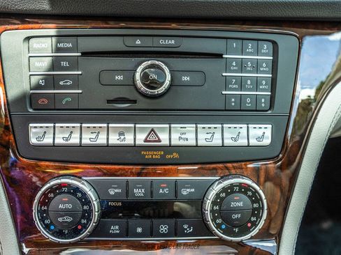 Used 2017 Mercedes-Benz SL 550 image 54